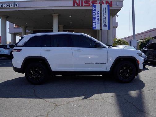 Bright White Clearcoat 2022 Jeep Grand Cherokee Limited