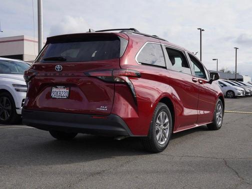 2022 Toyota Sienna XLE