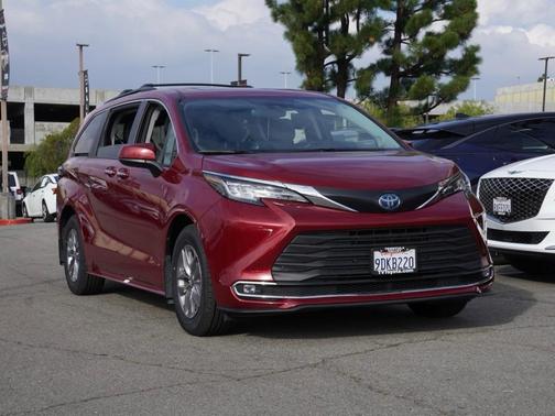 2022 Toyota Sienna XLE