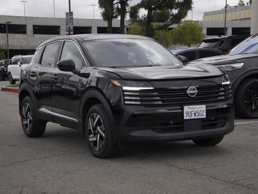 Super Black 2025 Nissan Kicks SV