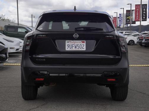 Super Black 2025 Nissan Kicks SV