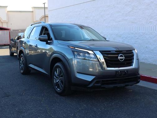 2024 Nissan Pathfinder SV