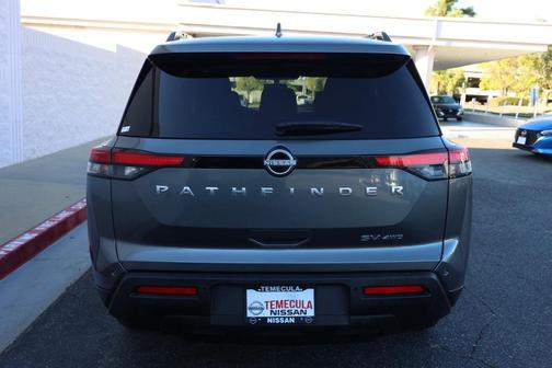 2024 Nissan Pathfinder SV