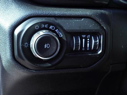 2020 Jeep Wrangler Unlimited Sahara Altitude