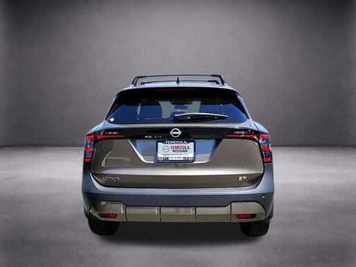 Canyon Bronze M 2026 Nissan Kicks SR