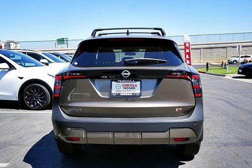 Canyon Bronze M 2026 Nissan Kicks SR