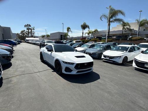 Oxford White 2025 Ford Mustang GT Premium