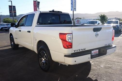 2022 Nissan Titan SV