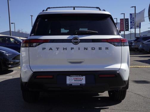 2026 Nissan Pathfinder SV