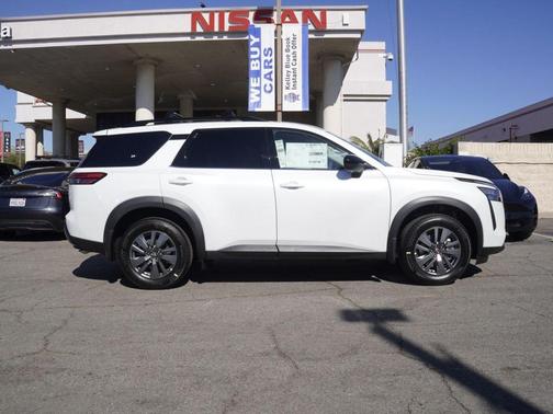 2026 Nissan Pathfinder SV