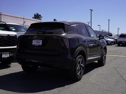 Super Black 2026 Nissan Kicks SV