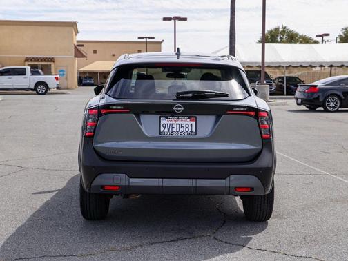Gun Metallic 2025 Nissan Kicks SV