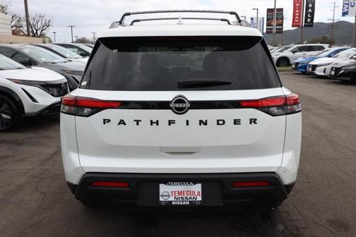 2025 Nissan Pathfinder SV