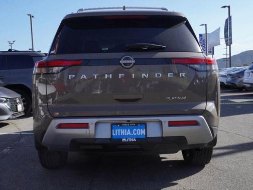2023 Nissan Pathfinder Platinum