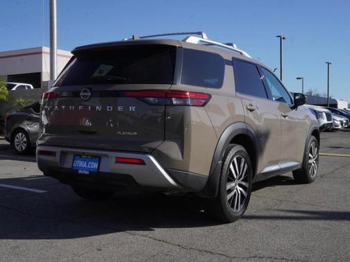 2023 Nissan Pathfinder Platinum