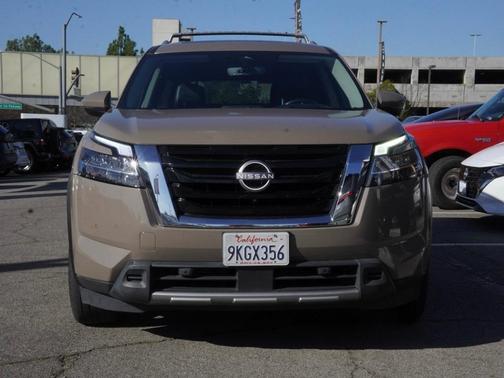 2023 Nissan Pathfinder Platinum