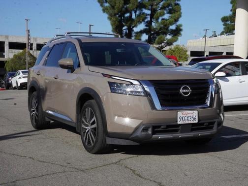 2023 Nissan Pathfinder Platinum
