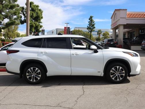 2024 Toyota Highlander Hybrid XLE