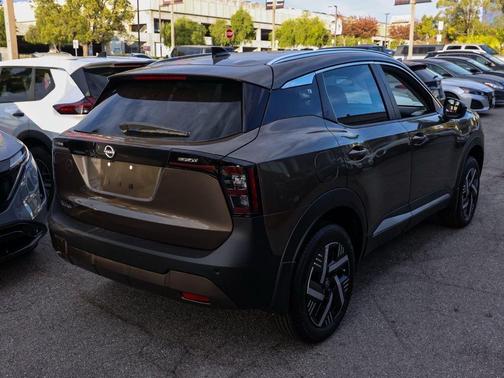 Canyon Bronze M 2026 Nissan Kicks SV