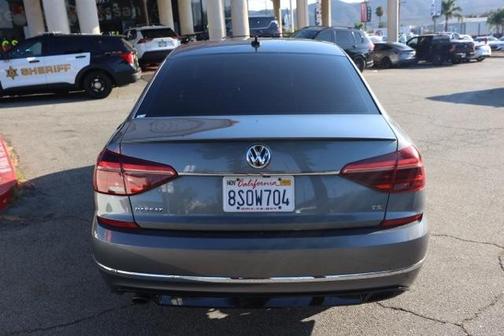 2017 Volkswagen Passat 1.8T R-Line