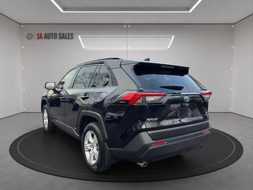 2019 Toyota RAV4 Hybrid XLE