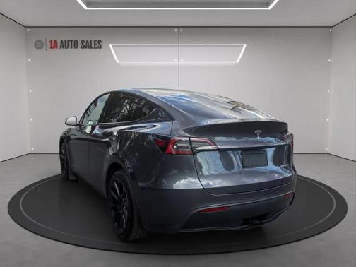 2022 Tesla Model Y Long Range Dual Motor All-Wheel Drive