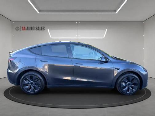 2024 Tesla Model Y Long Range Dual Motor All-Wheel Drive