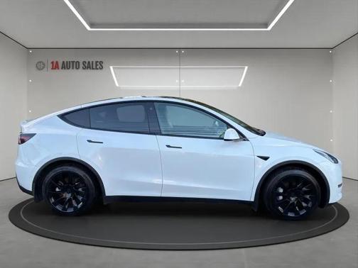 2022 Tesla Model Y Long Range Dual Motor All-Wheel Drive