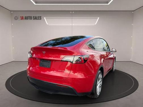 2022 Tesla Model Y Long Range Dual Motor All-Wheel Drive