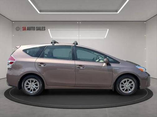 2017 Toyota Prius v Four