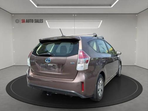 2017 Toyota Prius v Four