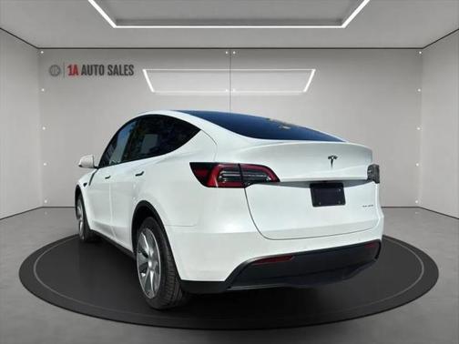 2022 Tesla Model Y Long Range Dual Motor All-Wheel Drive