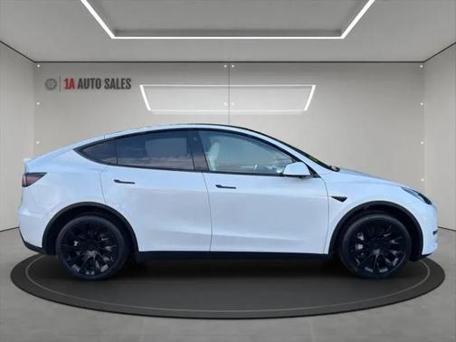 2023 Tesla Model Y Long Range Dual Motor All-Wheel Drive