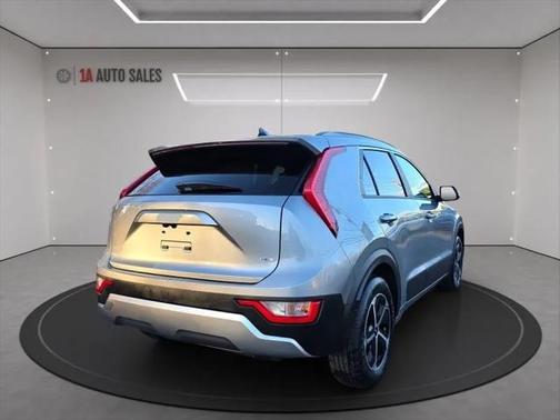 2023 Kia Niro LX