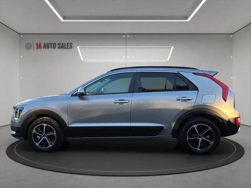 2023 Kia Niro LX