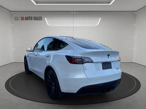 2022 Tesla Model Y Long Range Dual Motor All-Wheel Drive