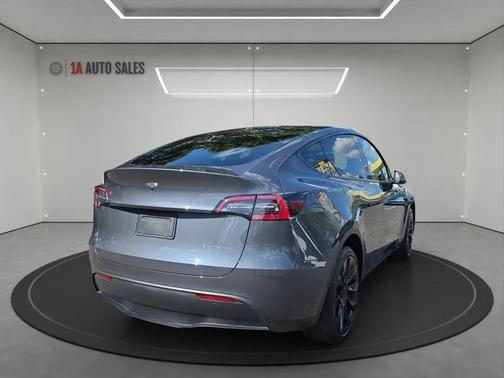 2022 Tesla Model Y Long Range Dual Motor All-Wheel Drive