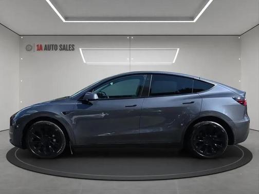 2022 Tesla Model Y Long Range Dual Motor All-Wheel Drive