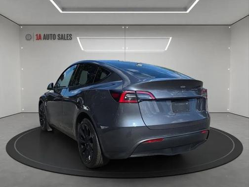 2022 Tesla Model Y Long Range Dual Motor All-Wheel Drive