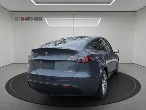 2022 Tesla Model Y Long Range Dual Motor All-Wheel Drive