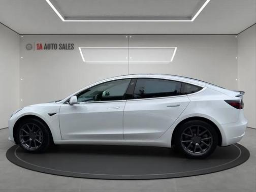 White 2019 Tesla Model 3 Standard Range Plus