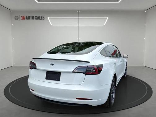 White 2019 Tesla Model 3 Standard Range Plus
