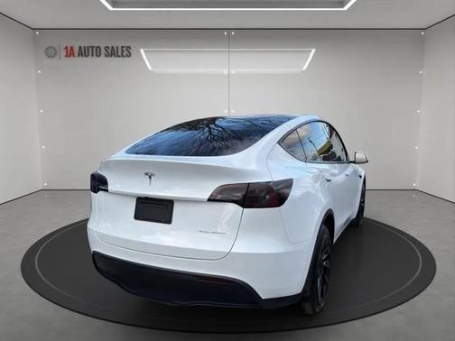 2023 Tesla Model Y Long Range Dual Motor All-Wheel Drive