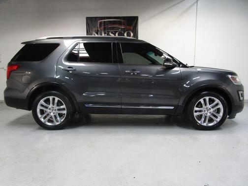Magnetic Metallic 2017 Ford Explorer XLT
