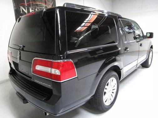 2011 Lincoln Navigator L