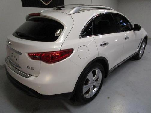 2011 INFINITI FX35 Base