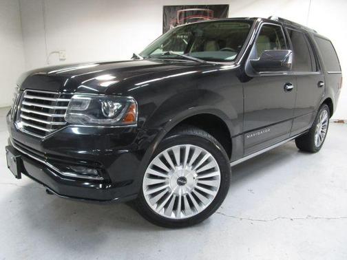Tuxedo Black Metallic 2015 Lincoln Navigator Base
