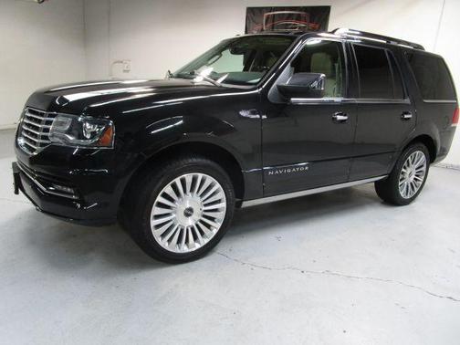 Tuxedo Black Metallic 2015 Lincoln Navigator Base