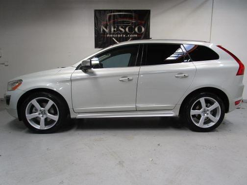 Cosmic White Metallic 2011 Volvo XC60 3.2