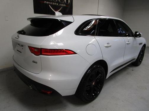 2017 Jaguar F-PACE 35t R-Sport